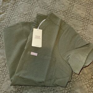Figs scrub set
